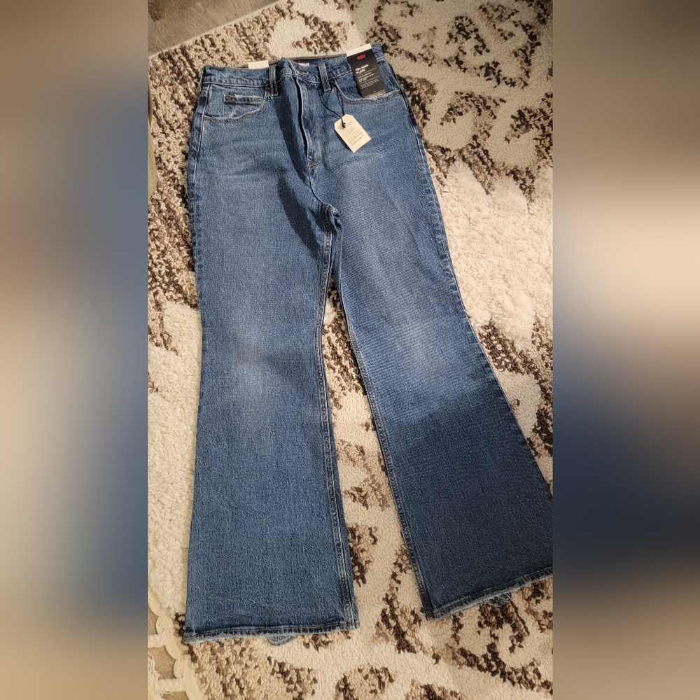 NWT LEVIS 70s HIGH RISE DISTRESSED FLARE JEAN SIZE 29X30